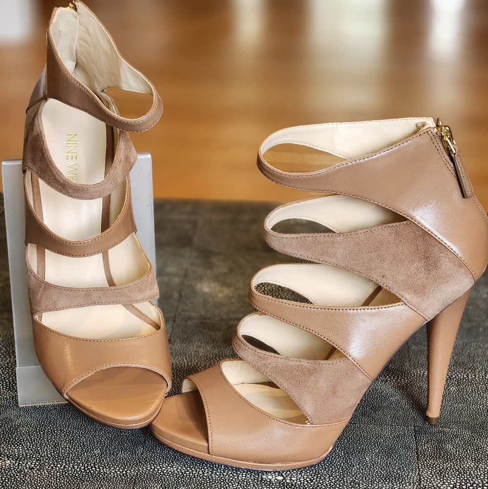 🩷Nine West strappy nude heels with back zip.